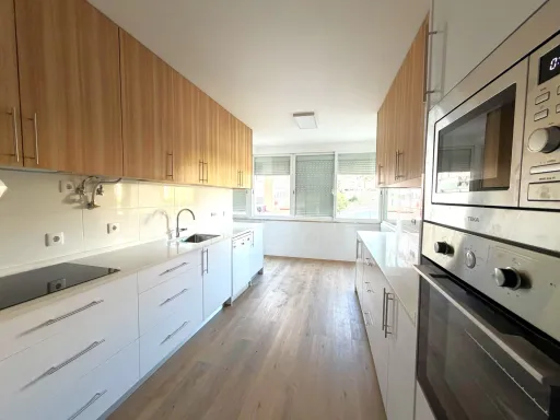 Apartamento T4 em Carnide