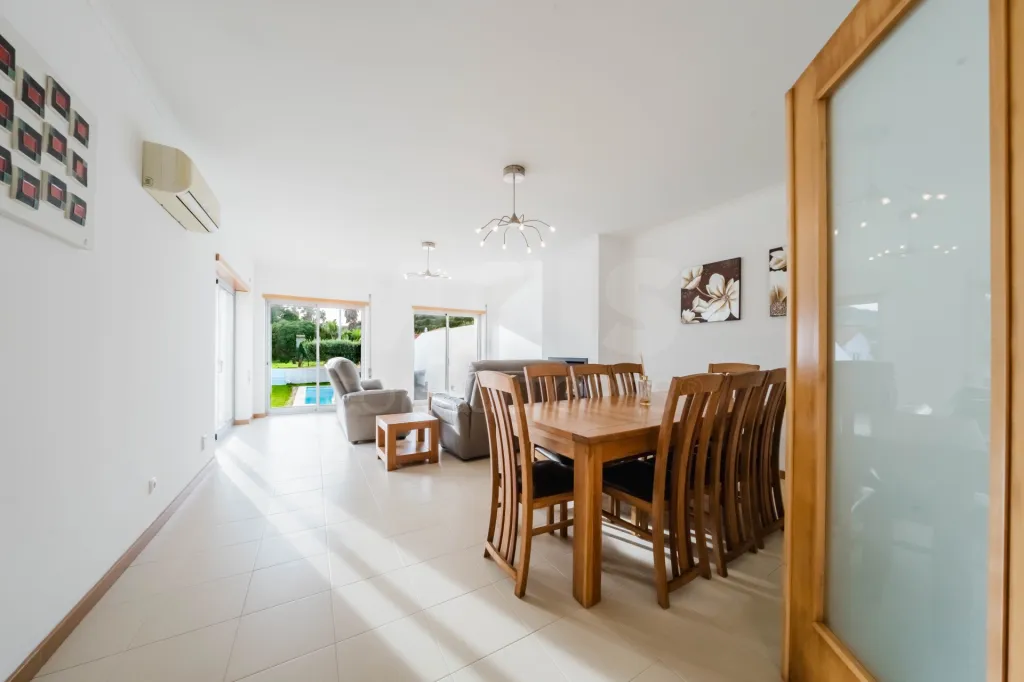 Moradia T4 com piscina, em São Martinho do Porto