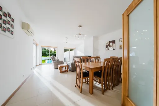 Moradia T4 com piscina, em São Martinho do Porto