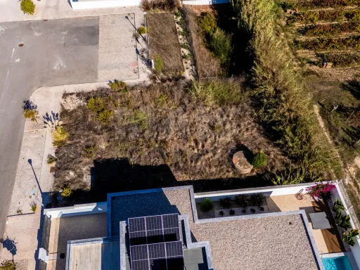 Lote Terreno com projeto aprovado para moradia T3 com Piscina