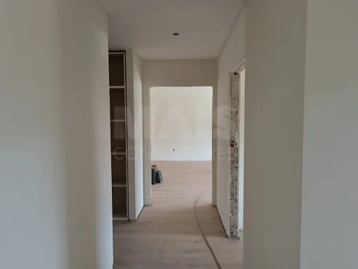 Apartamento T3 com varanda - Rinchoa - Rio de Mouro
