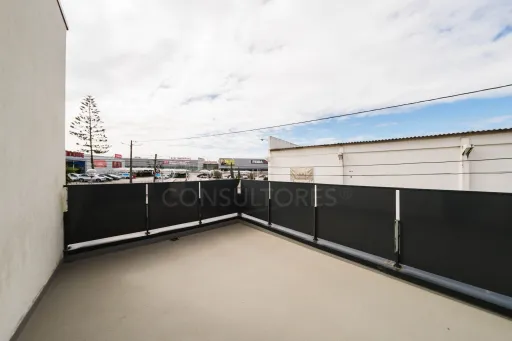 NÃO PUBLICAR Moradia T3 Semi-Nova no centro da cidade com garagem e terraço privativo
