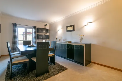 Andar de Moradia T4 com Terraço em Agualva-Cacém