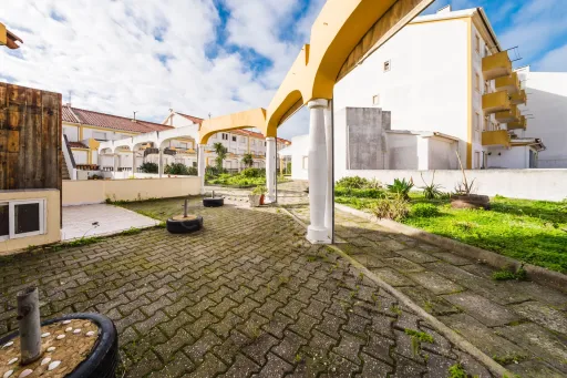 Café, Bar, Restaurante com 2 Salas e esplanada, a 50m da Praia!