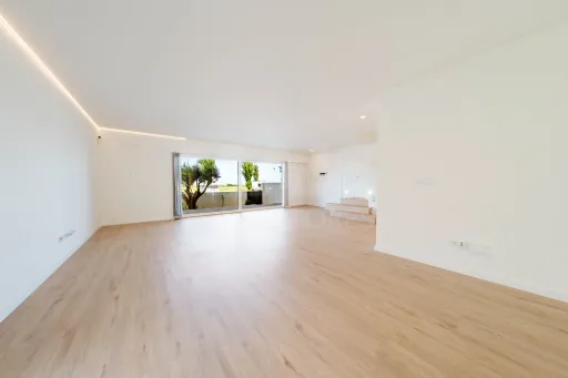 Moradia T3+2 Moderna com Vista Mar e Terraço Panorâmico