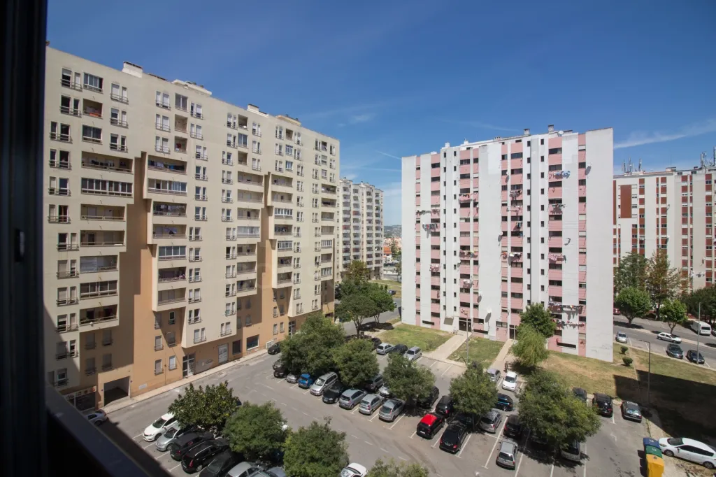 Apartamento T3 Renovado | Urbanização da Barrada – Carregado