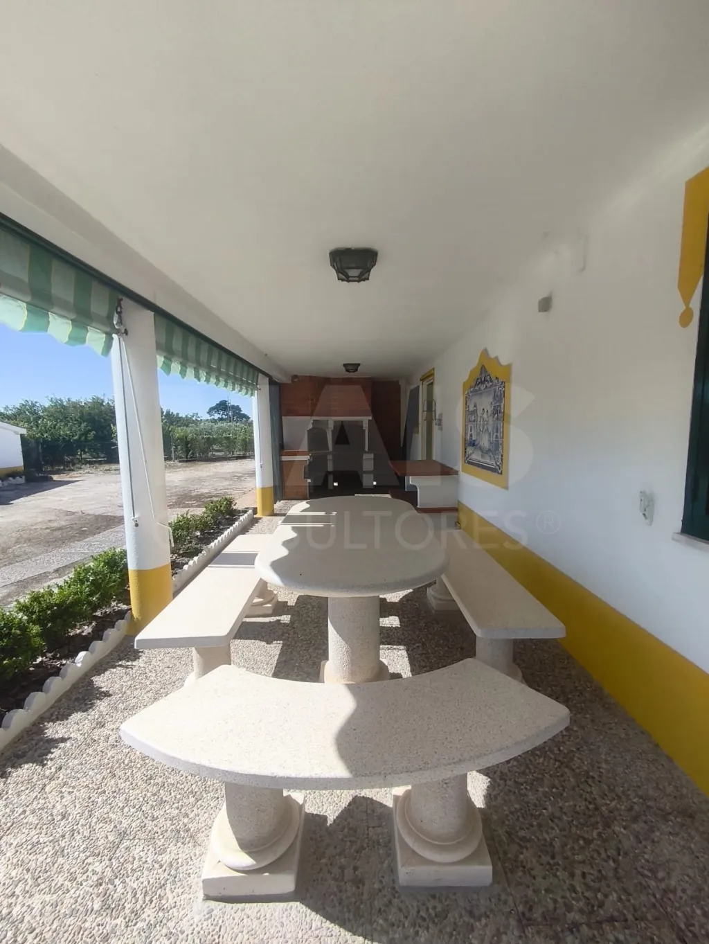 Propriedade com Piscina e Instalações Equestres – Um Refúgio Tranquilo com Potencial de Expansão