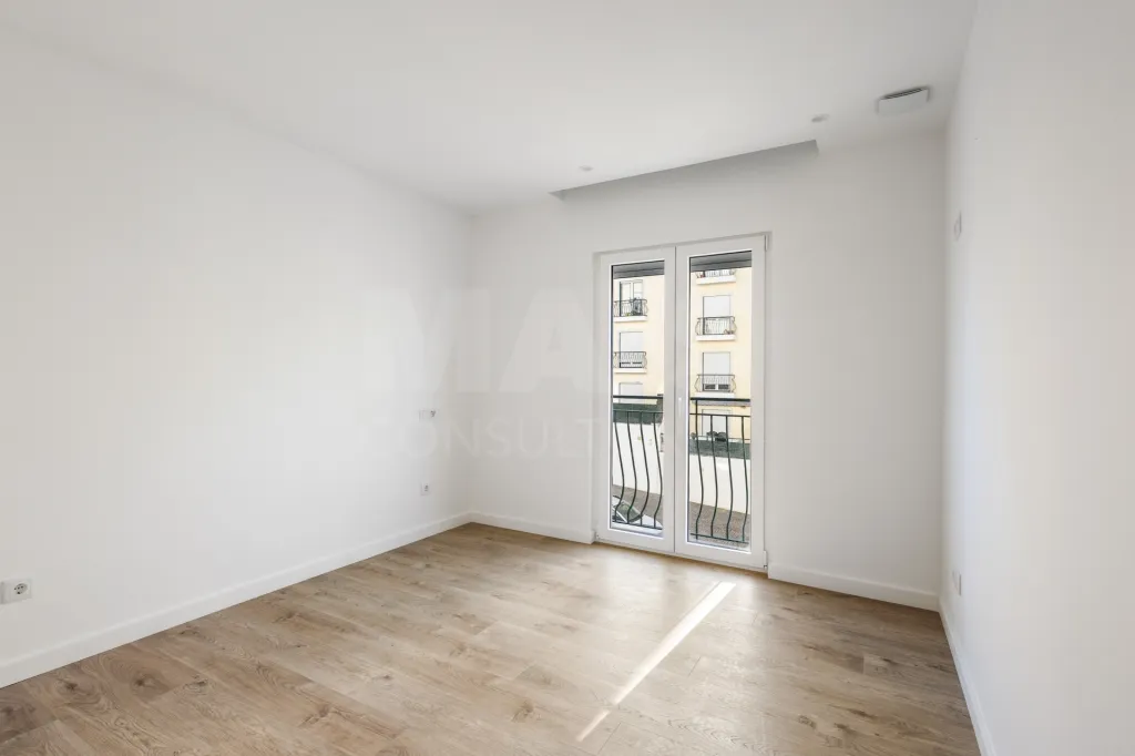 Apartamento T3 Novo com garagem -- Santa Bárbara