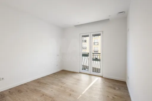 Apartamento T3 Novo com garagem -- Santa Bárbara