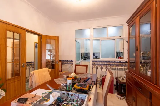 Moradia de dois pisos T5 118m2  renovada no Cadaval