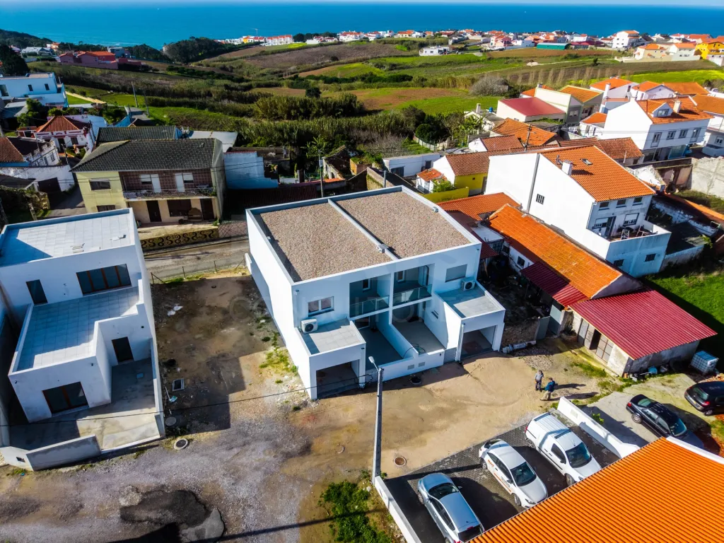 Moradia T3+1 Garagem, Logradouro e Vista Mar