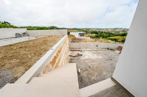 Moradia V3  moderna com piscina, vista de campo e excelente localização  Matas – Lourinhã