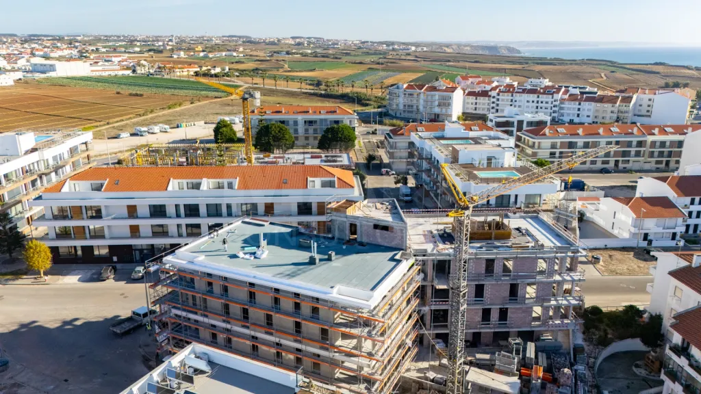 Apartamento T4 novo em prédio com piscina na Consolação