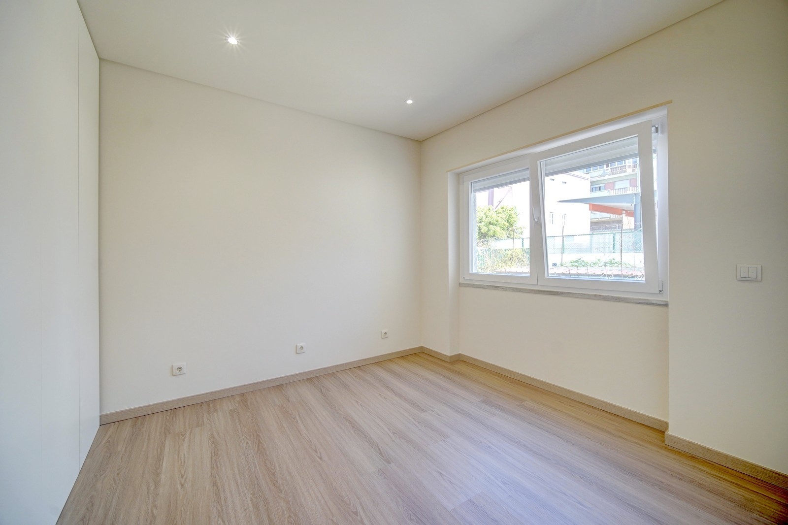 T4 em Queluz, TOTALMENTE Remodelado, com duas suítes