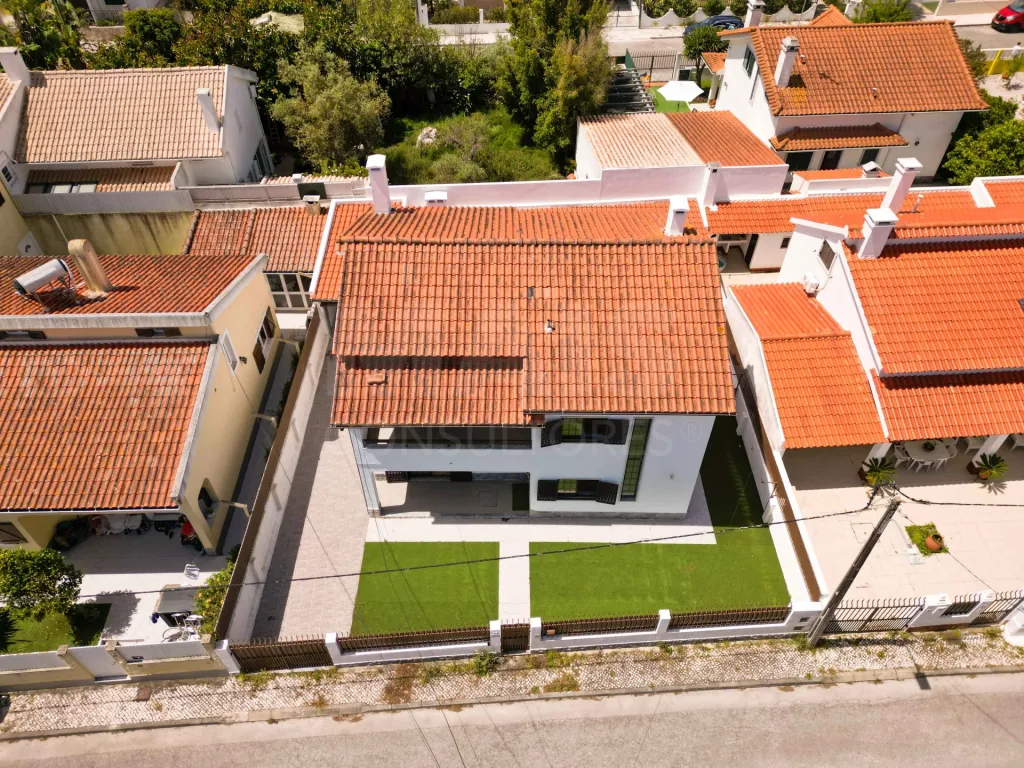 Moradia Isolada T3 com Jardim Privativo na Aroeira – Viva entre o Pinhal e o Mar