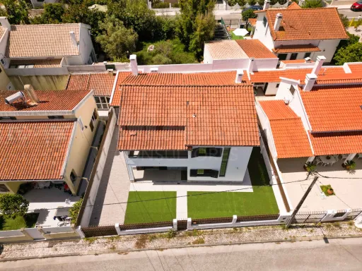 Moradia Isolada T3 com Jardim Privativo na Aroeira – Viva entre o Pinhal e o Mar