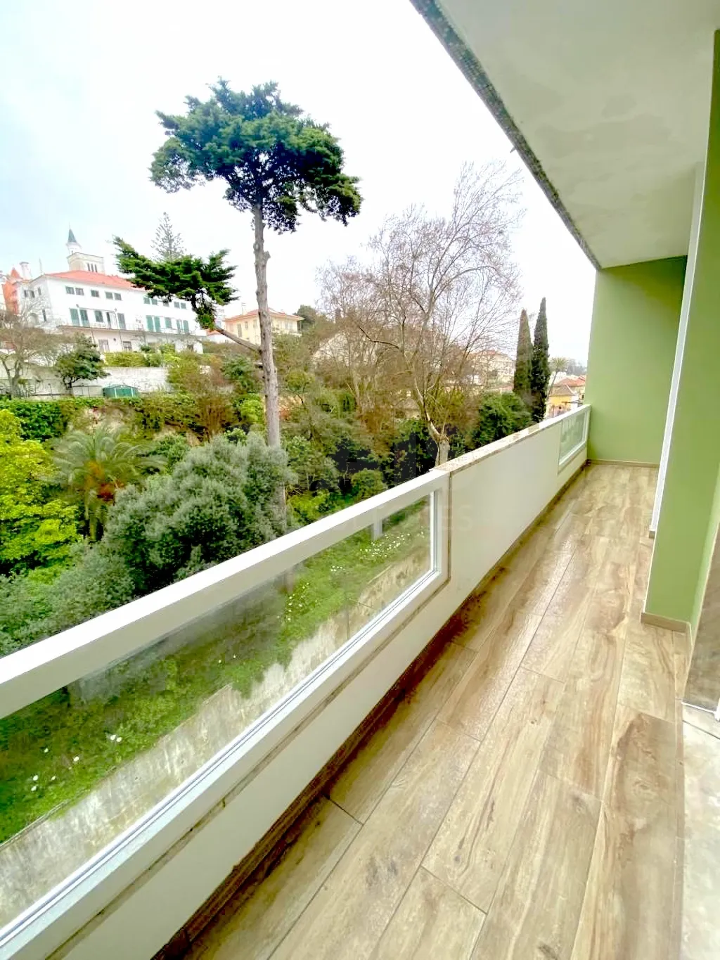 T1 Dafundo with balcony Riverside area