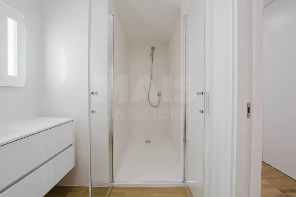 Apartamento T2 com 2 lugares de garagem