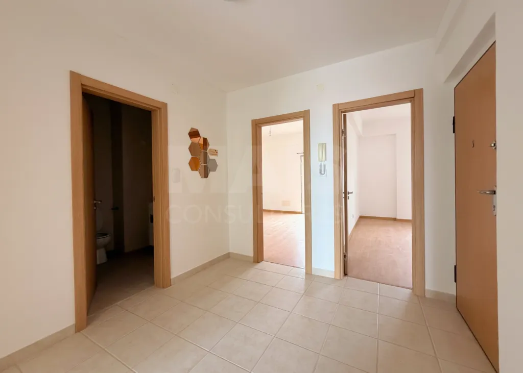 Prédio de Habitação e Comércio em Santa Iria de Azoia