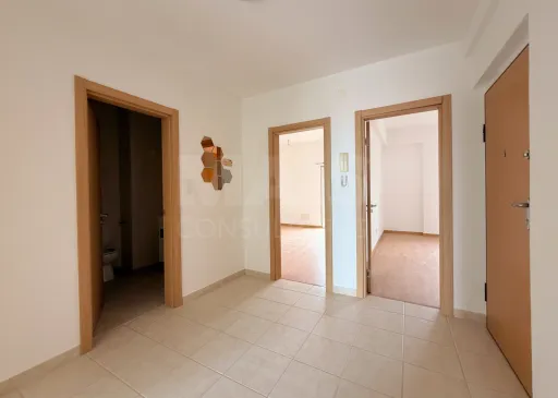 Prédio de Habitação e Comércio em Santa Iria de Azoia