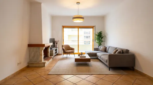 Apartamento T3 com Elevador e Box na Castanheira