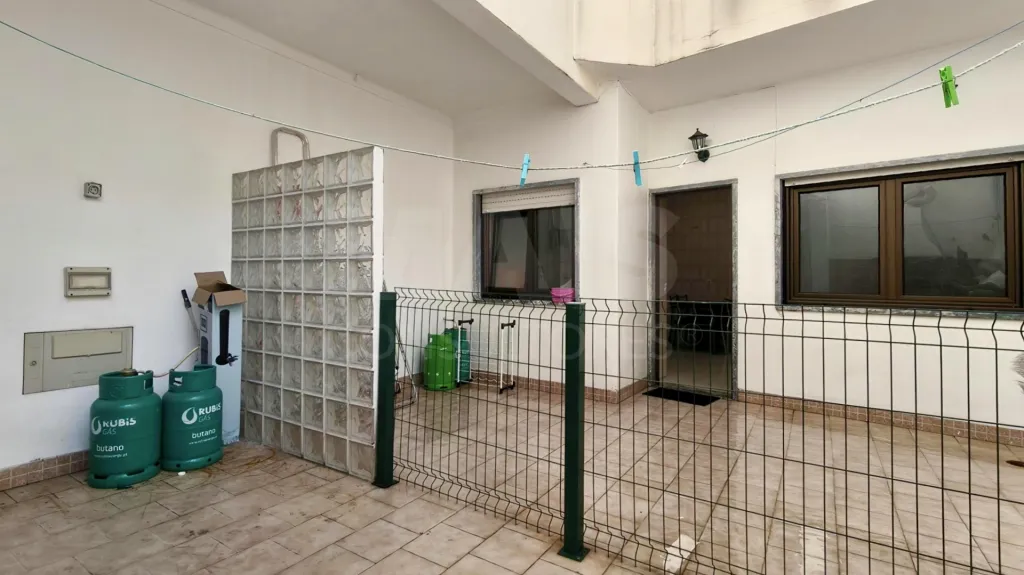 2-Bedroom Apartment with Terrace and Potential | Downtown Caldas da Rainha