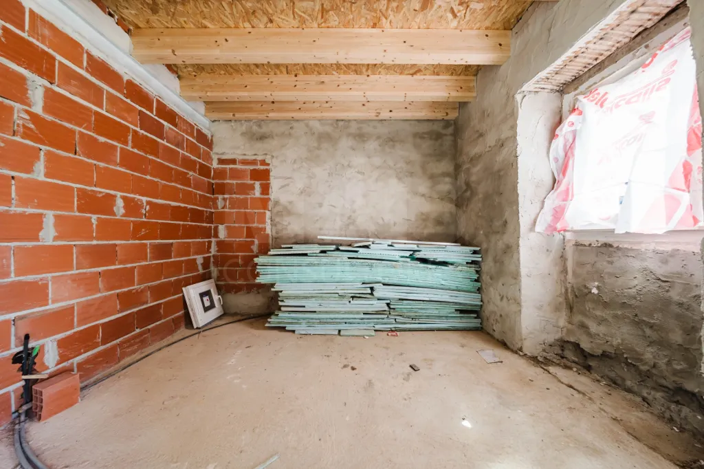 Moradia para remodelar em terreno com 1.809m2