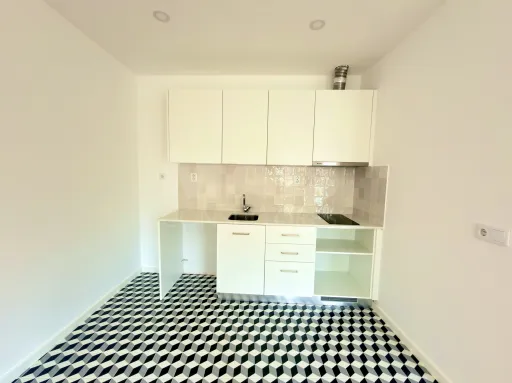 Moradia no coração de Peniche, totalmente renovada e com excelente potencial de investimento
