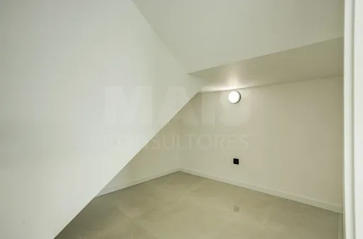 Magnifica moradia V4 Nova na Granja em Vialonga com piscina de água salgada