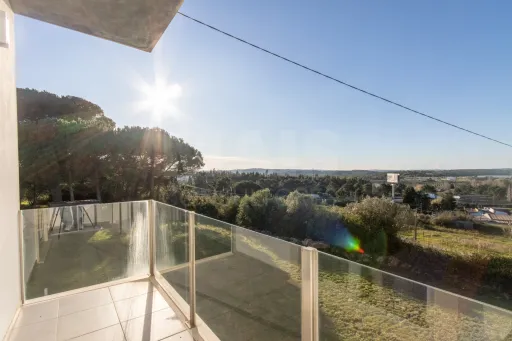 Propriedade com 3 apartamentos e piscina em Óbidos