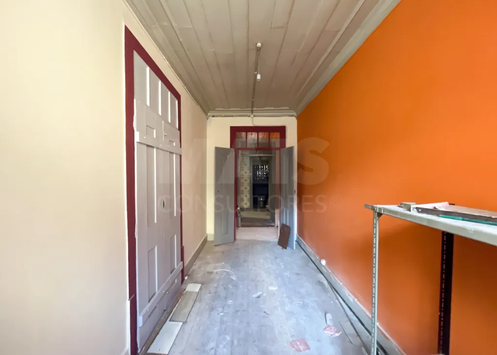 Prédio de uso Misto com 5 Pisos e 2 Frentes  na Baixa de Coimbra – 2 entrada independentes