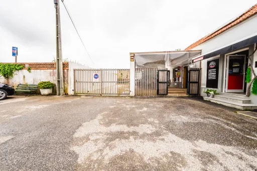 Loja com 102m2 | Logradouro de 170m2 | 2023