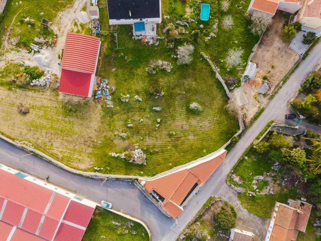 Terreno Urbano com 1980m2, Construção Moradia até 300m2