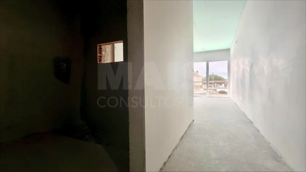Moradia T4 c/ 1 Master Suite + 2 Suites, Jardim & Parqueamento !