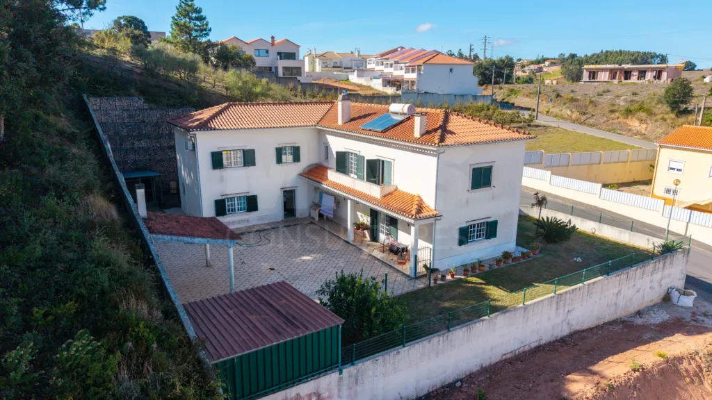Moradia T4 com Garagem para 3 carros em lote de 812m2