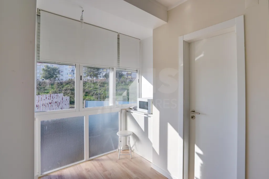 Modern T2, 3 fronts w/ storage room | Queluz Ocidental