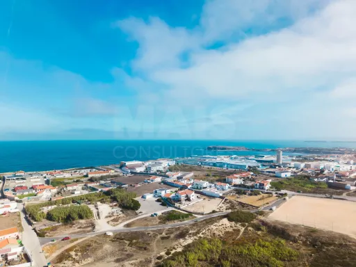 Apartamento T3 em Peniche com 110 m², perto do centro e da Universidade