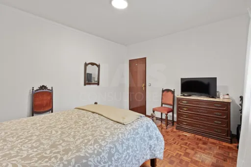 Moradia Térrea T4 em terreno de 2.605m2 em Olho Marinho