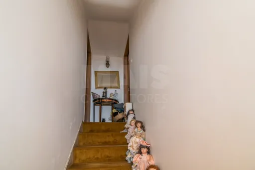 Duas Moradias com Terreno de 1.480 m² no centro da Lourinhã