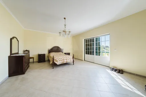 Moradia T3 inserida num terreno com 2516m2