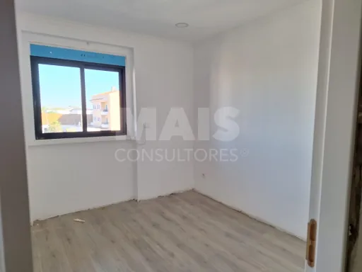 Fully refurbished one-bedroom 2nd floor apartment in Benavente.