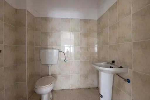 Loja para Transformação em Apartamento T3+1