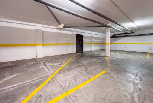 Apartamento T1 com parqueamento e arrecadação em Samora Correia