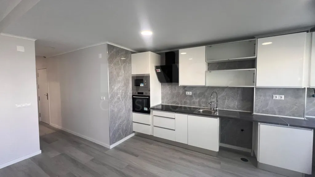 T2 Remodelado com Varanda em Oeiras