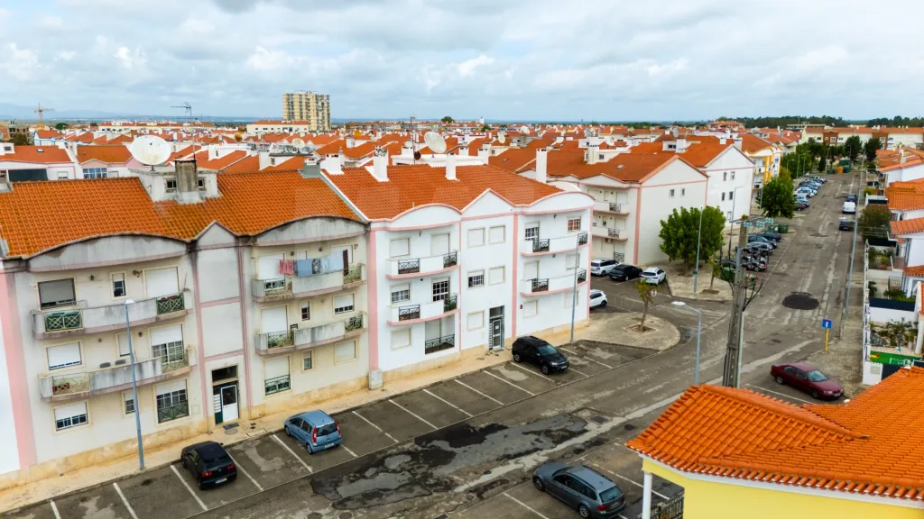 Apartamento T3 com Parqueamento e Arrecadação em Samora Correia