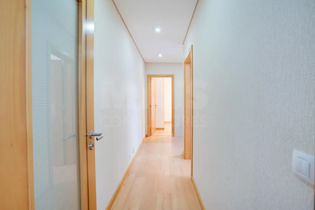 Apartamento T3 Mobiliado | Famões - Urb. Courela dos Fornos