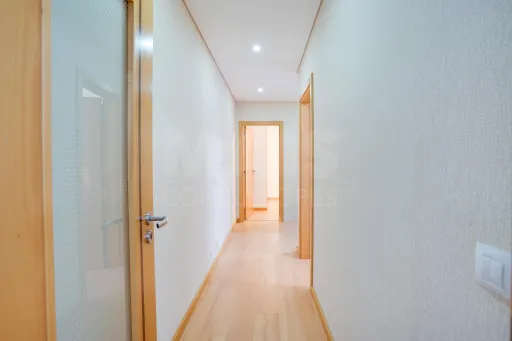 Apartamento T3 Mobiliado | Famões - Urb. Courela dos Fornos