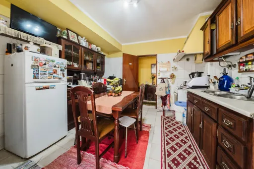 Spacious 3-Bedroom Apartment in Downtown Lourinhã with a Balcony and Terraces