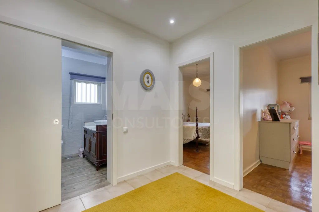 Moradia T3 Remodelada, Pronta a Habitar, com Ginásio, Anexo e Jardim
