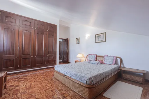 🏡✨ Moradia T4 em Alenquer com Piscina e Espaço de Convívio ao Ar Livre!